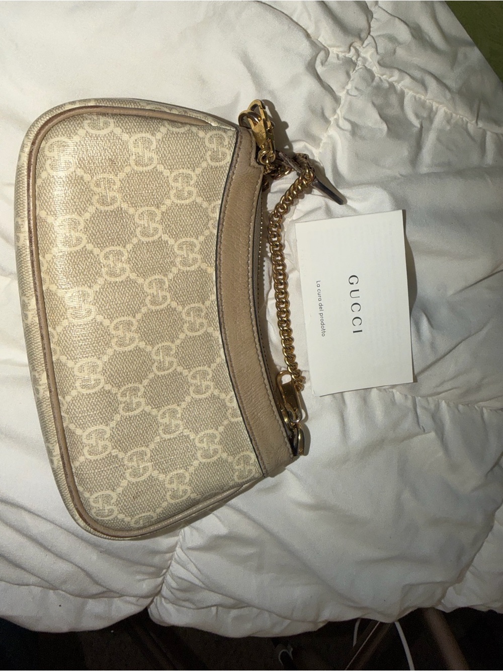 Gucci Beige GG Canvas Shoulder Bag with Gold Chain Accent - Picture 2 of 4